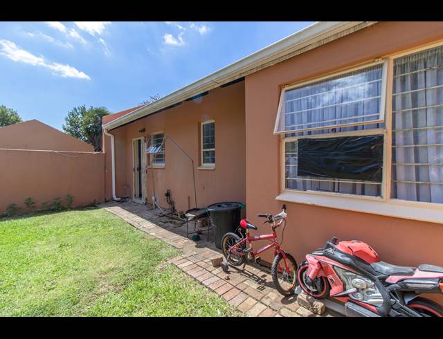 2 BEDROOM TOWNHOUSE FOR SALE IN ALAN MANOR